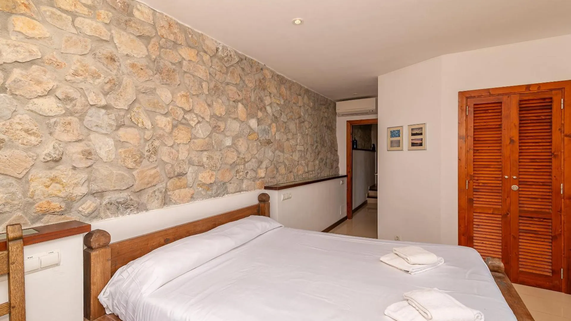 Beach Villa Cala Carbo By Sealand Villas Cala de Sant Vicenc スペイン