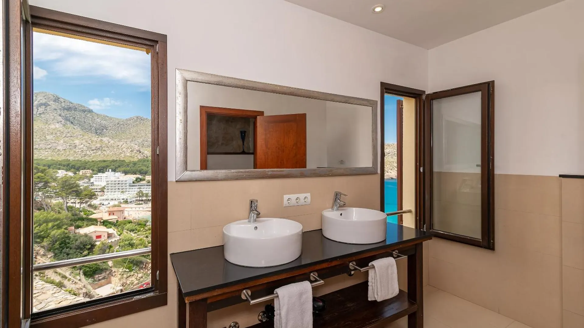 Beach Villa Cala Carbo By Sealand Villas Cala de Sant Vicenc